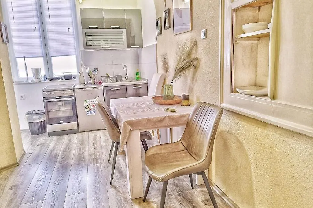 Dalmatian Apartment In The City Center Split