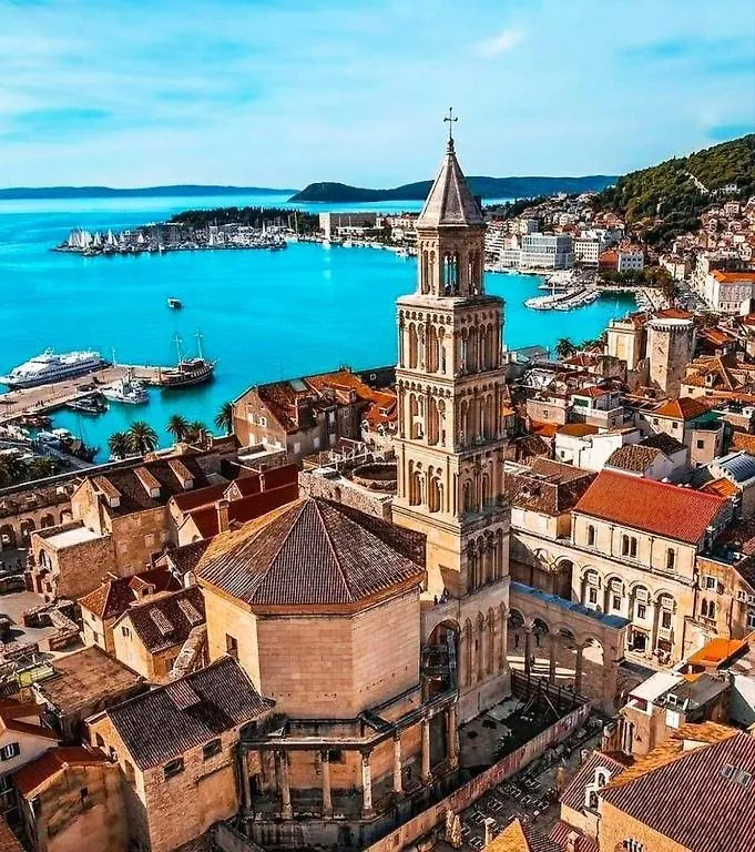 Dalmatian Apartment In The City Center Split